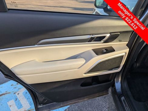 Used 2022 Kia Telluride S image 10