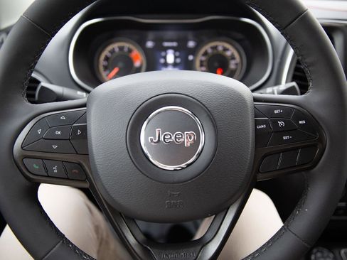 Used 2022 Jeep Cherokee Trailhawk w/ Premium Leather Package image 11