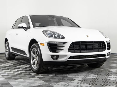 Used 2018 Porsche Macan AWD/4WD image 11