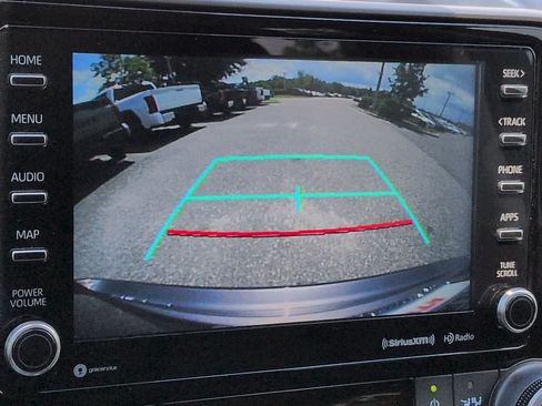 Used 2021 Toyota Highlander XLE FWD image 21