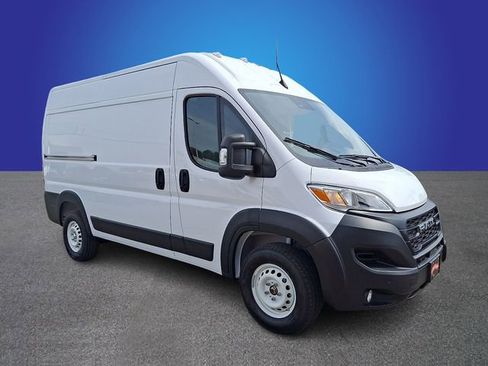 Used 2024 RAM ProMaster 2500 w/ Safety Group FWD image 2