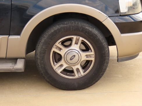 Used 2004 Ford Expedition Eddie Bauer image 9