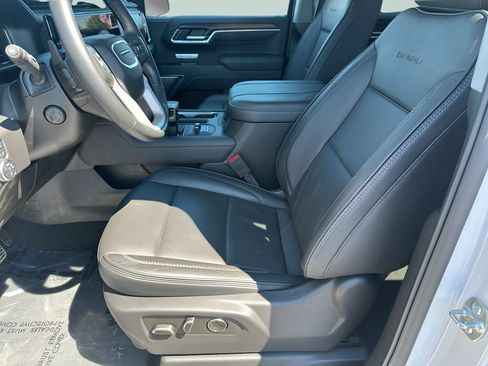 Used 2025 GMC Sierra 1500 Denali w/ Denali Reserve Package AWD/4WD image 10