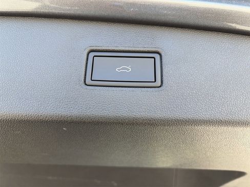 Certified 2024 Volkswagen Tiguan SE R-Line image 5