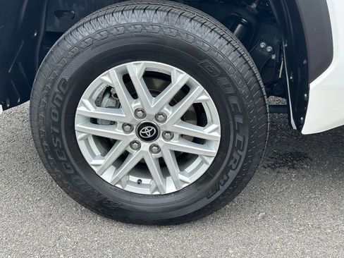Used 2025 Toyota Tundra SR5 AWD/4WD image 18