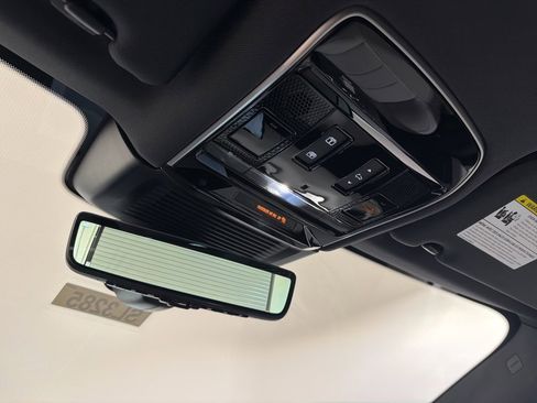 New 2025 Land Rover Range Rover Sport Dynamic SE image 18