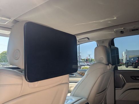 Used 2021 Cadillac Escalade Premium Luxury Platinum AWD/4WD image 31