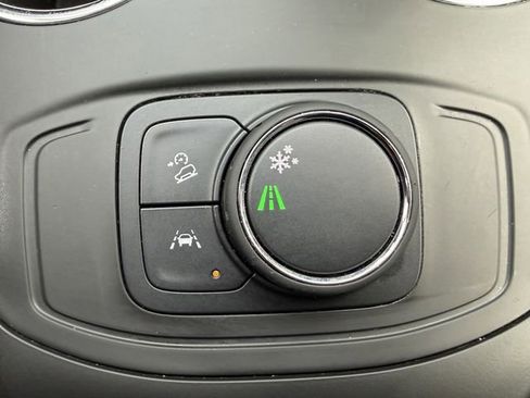 Used 2024 GMC Terrain SLE image 34