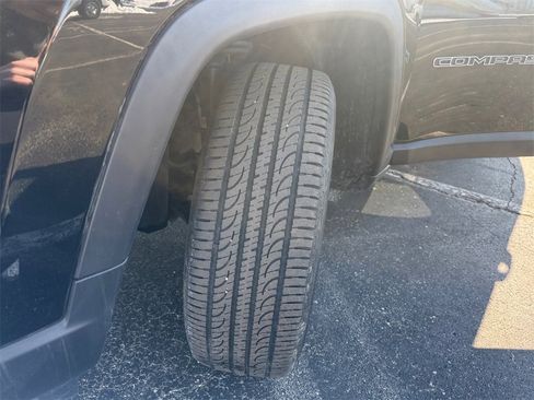 Used 2022 Jeep Compass Latitude image 24