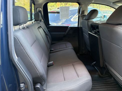 Used 2010 Nissan Titan SE image 18