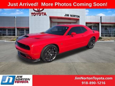 Used 2022 Dodge Challenger R/T Scat Pack RWD image 2
