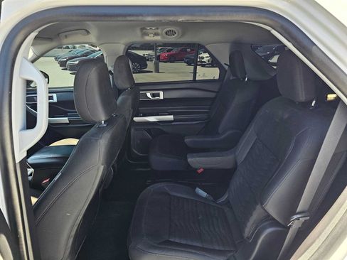 Used 2021 Ford Explorer XLT RWD image 18