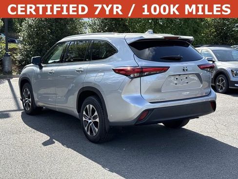 Used 2022 Toyota Highlander XLE AWD/4WD image 4