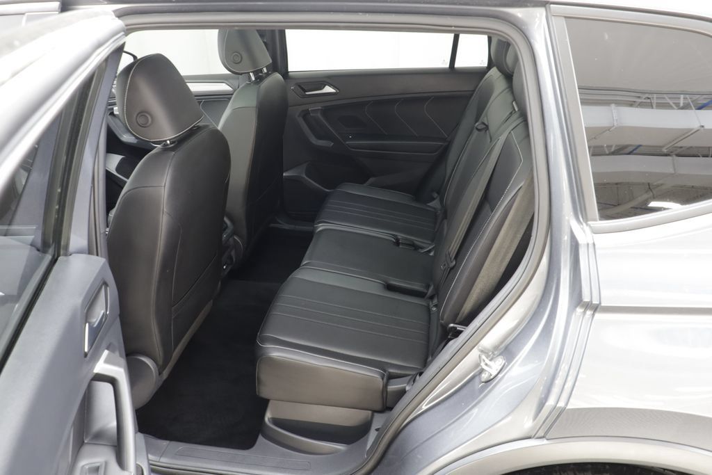 Certified 2024 Volkswagen Tiguan SE R-Line AWD/4WD image 14
