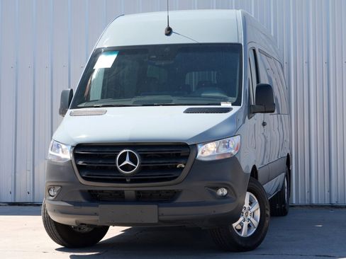 Used 2022 Mercedes-Benz Sprinter 2500 image 3