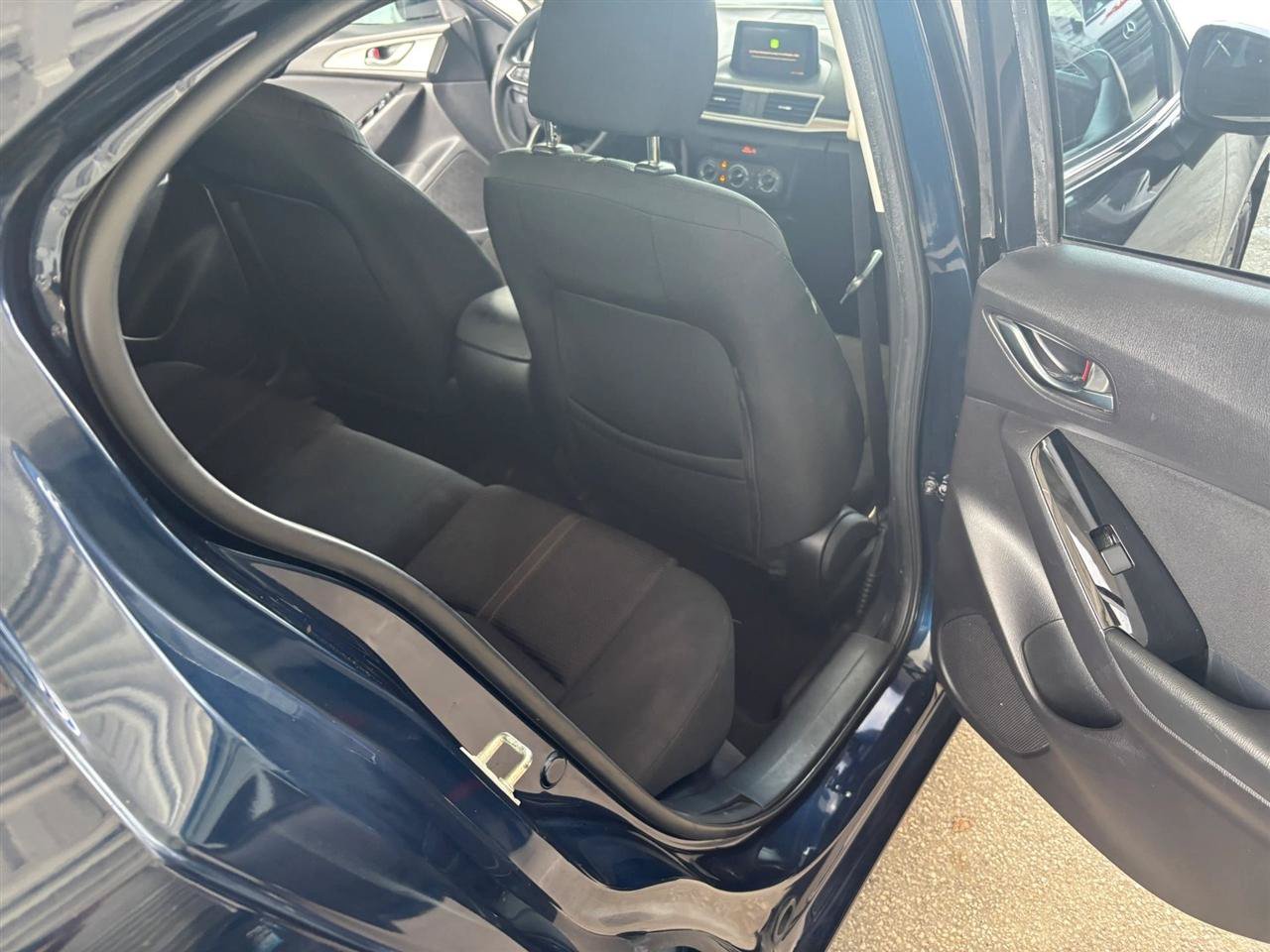 Used 2018 MAZDA MAZDA3 Sport w/ Preferred Equipment Package FWD image 11