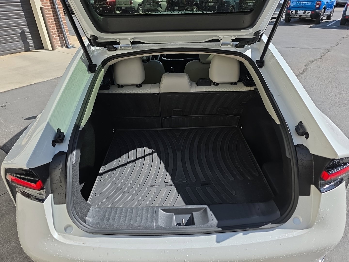 Used 2024 Toyota Prius XLE AWD/4WD image 26
