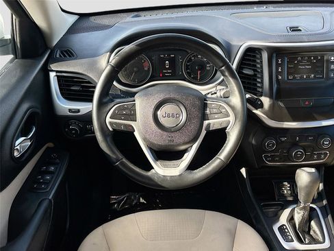 Used 2017 Jeep Cherokee Latitude image 21