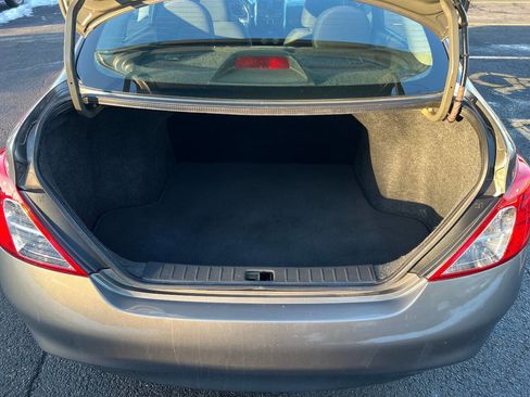 Used 2012 Nissan Versa SV image 15