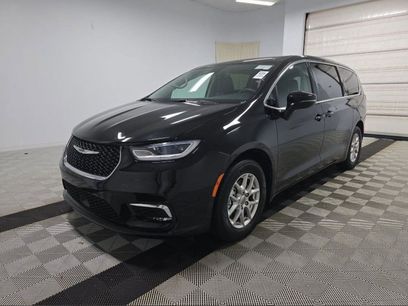 Used 2024 Chrysler Pacifica Touring-L