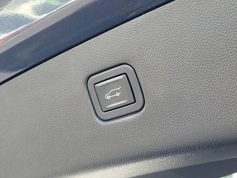 Used 2021 Chevrolet Blazer LT FWD image 12
