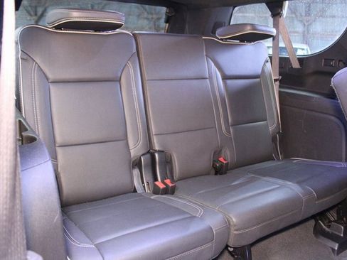 Used 2023 Chevrolet Suburban Premier image 17