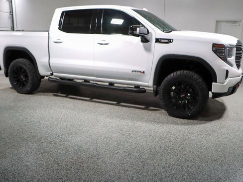 Used 2023 GMC Sierra 1500 AT4 w/ AT4 Preferred Package image 7