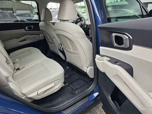 Used 2024 Kia Sorento S image 15