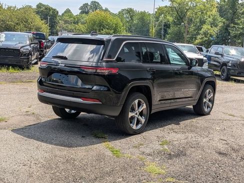 New 2026 Jeep Grand Cherokee Limited AWD/4WD image 3