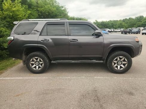 Used 2018 Toyota 4Runner TRD Off-Road AWD/4WD image 3