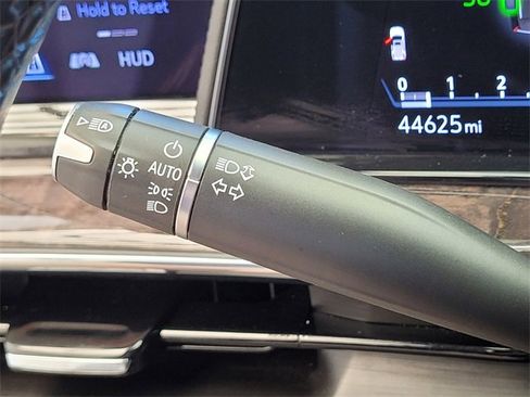 Used 2023 Cadillac Escalade Premium Luxury w/ Performance Package image 32