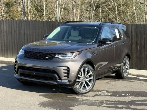Certified 2025 Land Rover Discovery Dynamic SE image 1