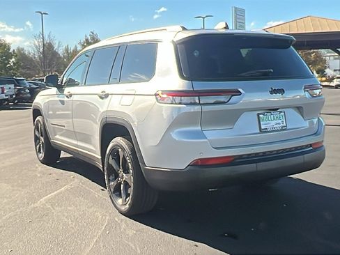 New 2025 Jeep Grand Cherokee L Laredo image 5
