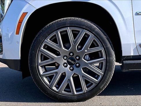 Used 2026 GMC Yukon XL Denali Ultimate w/ LPO, Illumination Package AWD/4WD image 8