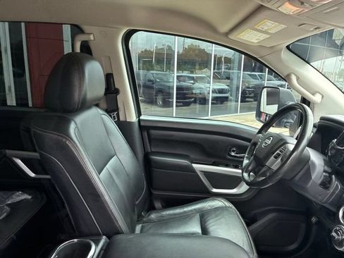 Used 2017 Nissan Titan SV AWD/4WD image 10