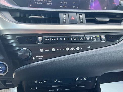 Used 2020 Lexus ES 300h w/ Premium Package FWD image 22
