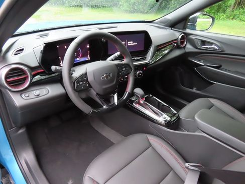 New 2026 Chevrolet Trax RS w/ Driver Confidence Package FWD image 18