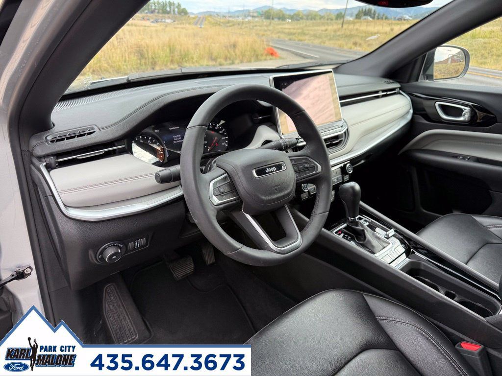 Used 2025 Jeep Compass Limited AWD/4WD image 15