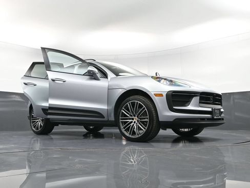 Certified 2026 Porsche Macan AWD/4WD image 36