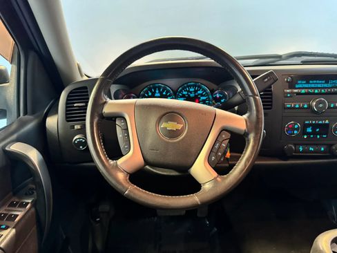 Used 2011 Chevrolet Silverado 2500 LT w/ Interior Plus Package AWD/4WD image 11