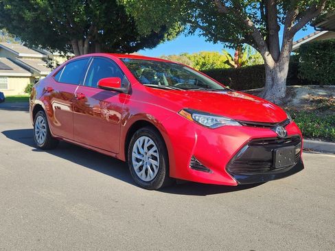 Used 2018 Toyota Corolla LE image 1