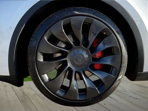 Used 2021 Tesla Model Y Performance image 33