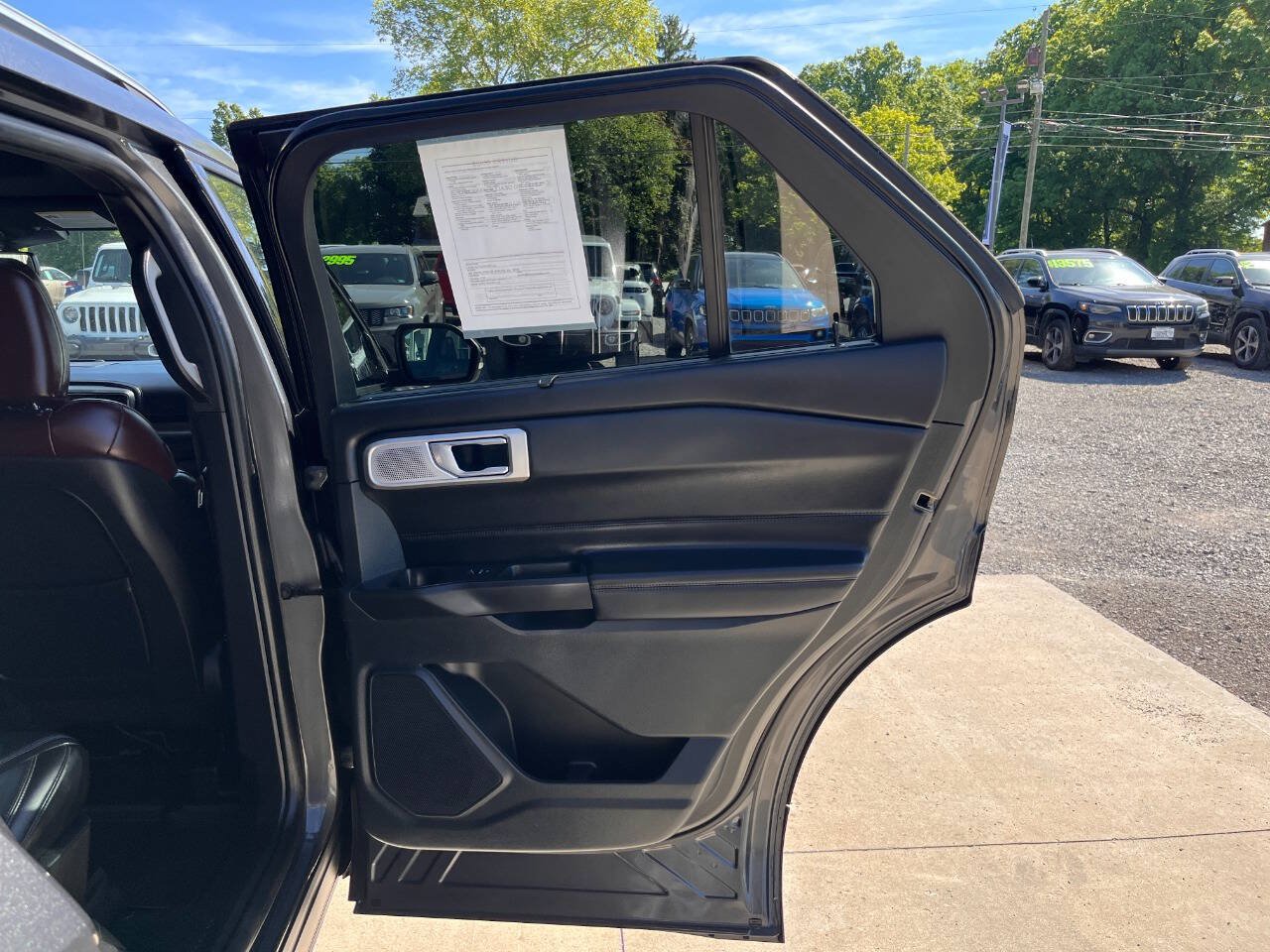 Used 2020 Ford Explorer Platinum w/ Premium Technology Package AWD/4WD image 12