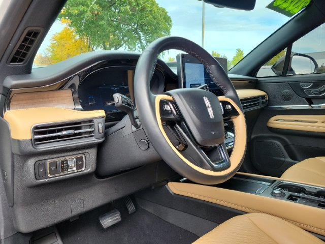 Used 2023 Lincoln Corsair Reserve w/ Equipment Group 201A AWD/4WD image 6