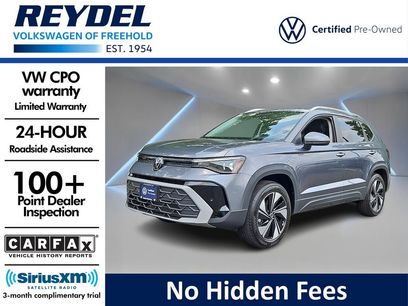 Certified 2025 Volkswagen Taos SE w/ Panoramic Sunroof Package