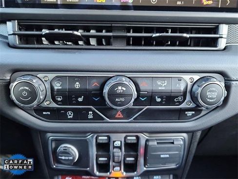 Used 2025 Jeep Wrangler Unlimited Rubicon image 23