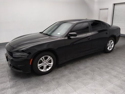 Used 2019 Dodge Charger SXT RWD image 2