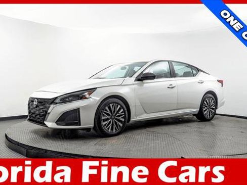 Used 2025 Nissan Altima 2.5 SV image 1
