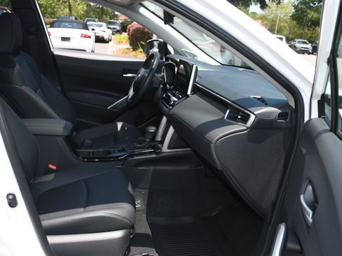 Certified 2024 Toyota Corolla Cross XLE w/ Convenience Package FWD image 21