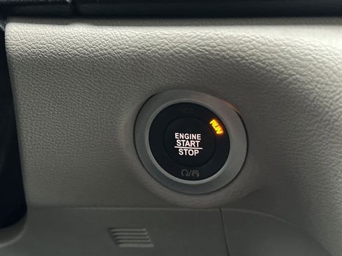 Used 2017 Chrysler Pacifica Touring-L image 23